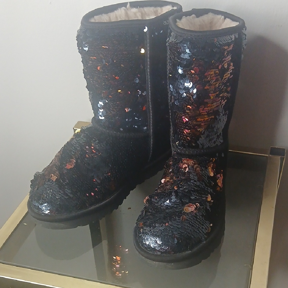UGG Australia Classic Short Reversible Sequin Boots Size 7